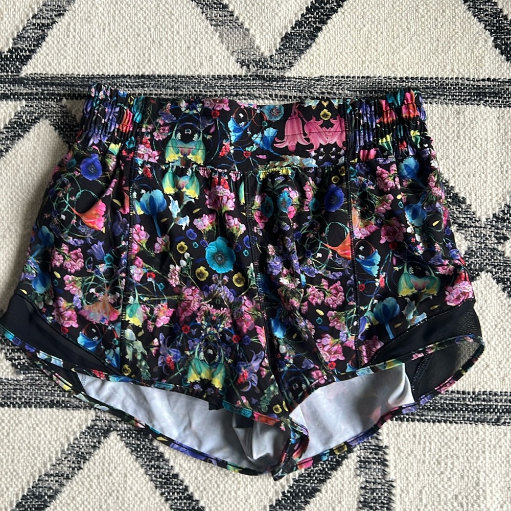 Lululemon HR Hotty Hot Short Size 6